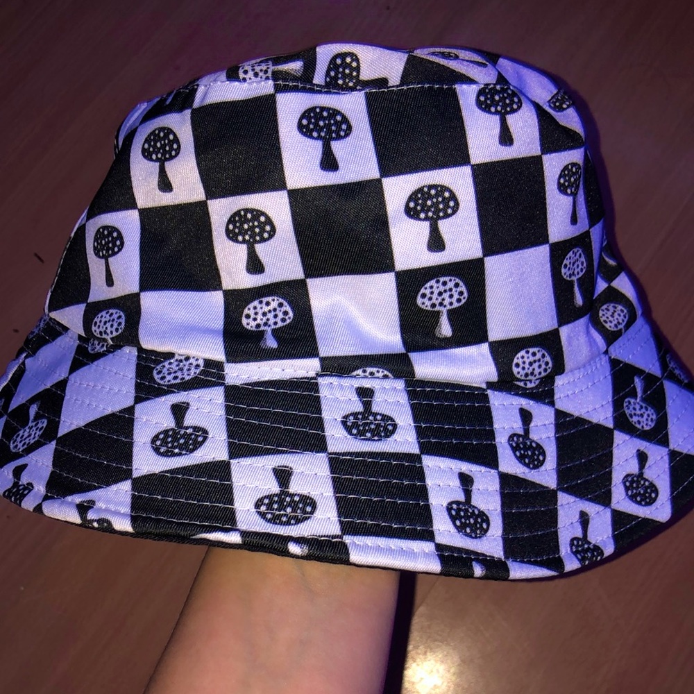 BUCKET HAT!!